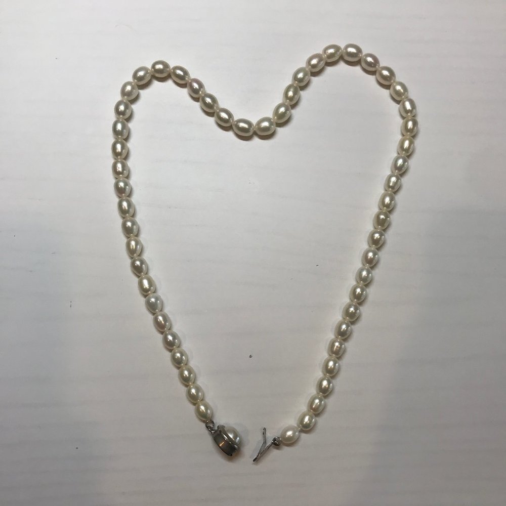 17" Vintage White Pearl Necklace with Pearl Clasp